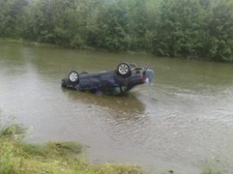 В Ивано-Франковской области Volkswagen с людьми рухнул в реку, никто не выжил
