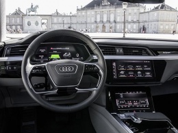 Audi рассекретила интерьер нового кроссовера