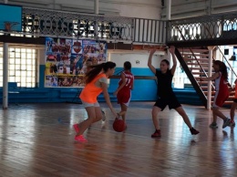 В Геническе проходят учебно-тренировочные баскетбольные сборы для юных спортсменок Херсонщины