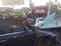 В Киеве Audi, убегая от полиции, врезалось в столб