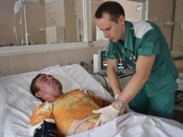 В больницу им. Мечникова доставили раненого, рядом с которым взорвалась мина