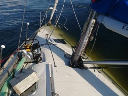 Полицейские подняли затонувшую в Херсонской области яхту из Николаева