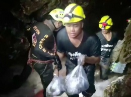 Таиланд: "критические" дни для спасения подростков из пещеры
