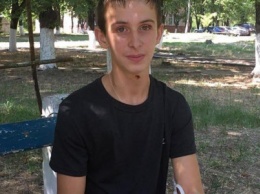 Пострадавший от взрыва 13-летний Дима в первый раз вышел на улицу в Мариуполе, - ФОТО