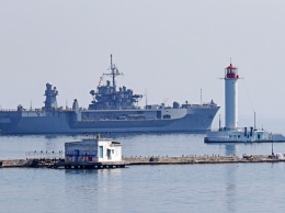Многонациональная эскадра "Си Бриза" вышла в море: болгарский корвет едва не попал в морское "ДТП"