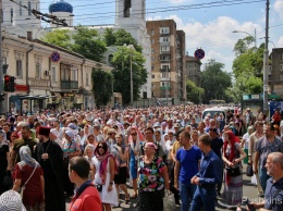 Пробки, жара и молитвы: в Одессе состоялся крестный ход. Фоторепортаж