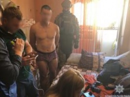 На Житомирщине папаша-педофил снимал порно со своей 8-месячной дочерью