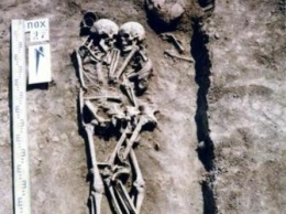 В Украине археологи нашли могилу заживо погребенных влюбленных