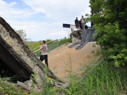 На Павлоградщине под грузовиком рухнул мост (ФОТОФАКТ)