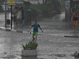 Зонты наготове, машины в гараж: на Крым надвигается штормовая погода