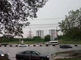 Автомобилисты Челябинска жалуются на затопленные дороги и пробки