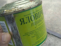 В Одессе на складах нашли просроченные консервы: массово заболели военные