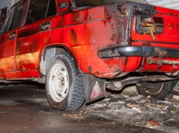 В Днепре возле «Мушкетера» подожгли автомобиль