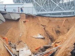 Это провал: построенный к ЧМ-2018 стадион смывает в Волгу (ФОТО+ВИДЕО)