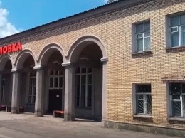 Железнодорожный вокзал станции Горловка: чисто и совсем одиноко