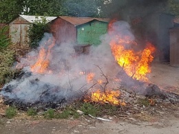 В Бердянске из-за поджога мусора едва не произошел масштабный пожар