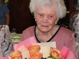 "Ни с кем не ссориться": жительница Запорожской области, отпраздновавшая 100-летие, поделилась секретом долголетия