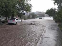 Потоп в оккупированном Крыму: из-за ливня улицы Севастополя превратились в реки (ФОТО, ВИДЕО)