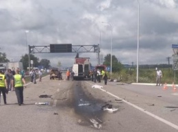Маршрутка врезалась в грузовик в Житомирской области: 10 погибших (ФОТО+ВИДЕО)