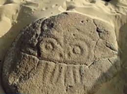 «Зачекинился на века»: В Монголии найден древний селфи-камень