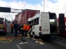 В ЮАР расстреляли "похоронный" автобус: погибли 11 человек