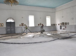 В старом полковом храме Павлограда обновили пол