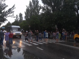 В Николаеве жители общежитий КП "Гуртожиток" продолжают перекрывать дороги