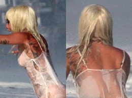 Леди Гага устроила откровенную фотосессию в прозрачном платье в Малибу