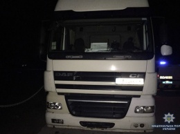 Под Хмельницким полицейские со стрельбой и погоней задержали пьяного водителя грузовика