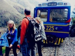 Два туристических поезда столкнулись в Перу