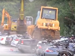 Власти Филиппин уничтожили дорогих машин на пять миллионов евро