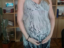 Беременна в 17: под Днепром девушка вскоре родит тройню