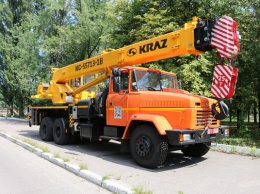 "КрАЗ" отгрузил ПГОК 25-тонный кран