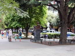 Благоустроена площадь возле памятника Рузвельту в Ялте, - ОНФ