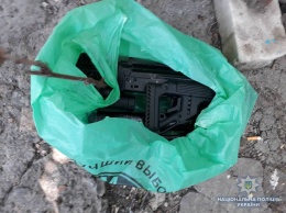 На Николаевщине мужчина обстрелял из автомата соседские заборы. Зачем - сказать не может, слишком пьян