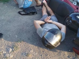 В Мариуполе полиция несколько минут гонялась за пьяным мотоциклистом