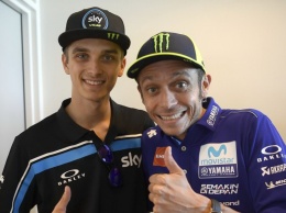 Брат Валентино Росси выиграл квалификацию Гран-При Чехии в классе Moto2