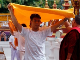 Из спортсменов в монахи: тренер спасенных с тайской пещеры детей заявил неожиданное