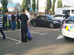 В киевском спальнике совершено дерзкое ограбление автомобиля