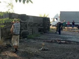 Под Днепром после столкновения с Audi перевернулся автобус с пассажирами: погибли люди