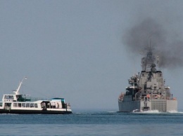 Украинские пограничники о ситуации в Азовском море: "Российские корабли подходят вплотную"