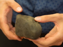 Метеорит занес на Землю минерал, которого нет на планете. Разве такое возможно?