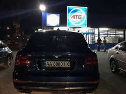 Бедные украинцы: возле киевского АТБ заметили самый дорогой автомобиль в мире