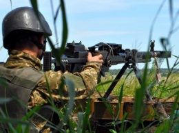За минувшие сутки боевики провели 41 обстрел, двое украинских военнослужащих ранены, - штаб ООС