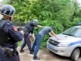 Полиция извлекла из трусов крымчанина лампочку с наркотиками