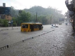 Появились фото Львова после грандиозного потопа с хэштегами науправляли и миздобули