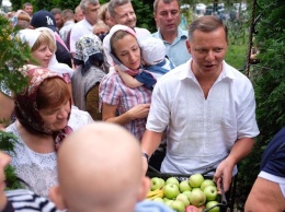 Накормим весь мир! Ляшко поздравил украинцев с Яблочным Спасом