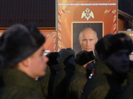 Чиновницу в США наказали за портрет Путина в парламенте штата