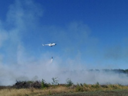 В Балаклее - крупный пожар, спасатели задействовали вертолет (фото)