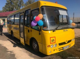 В школу под Харьковом купили два автобуса